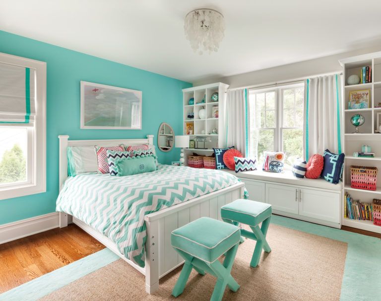 Dominant Turquoise Color for The Bedroom