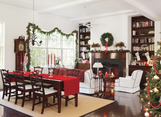 Festive Dining Room Decoration For Christmas