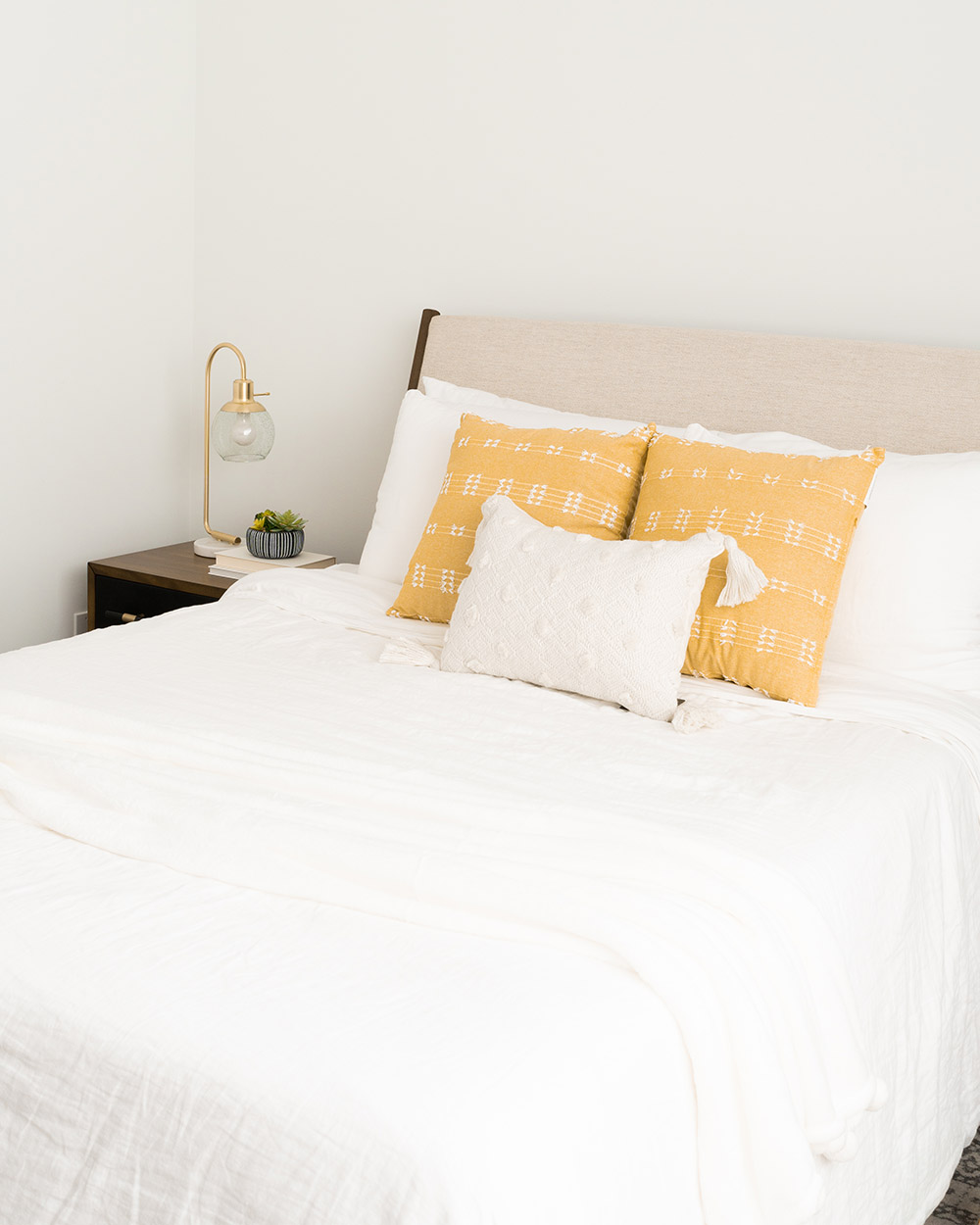 Vibrant Style Minimalist Bedroom