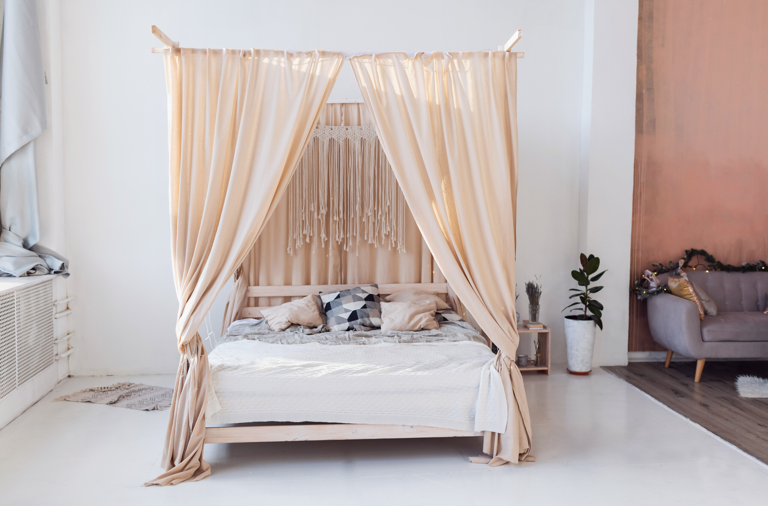 Bed Canopy in Harmonious Color Tones