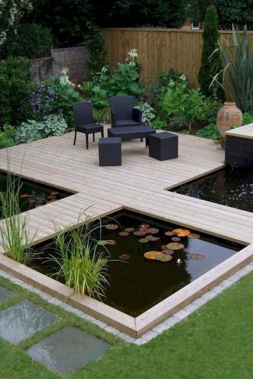 Minimalist Fish Pond for Relaxing