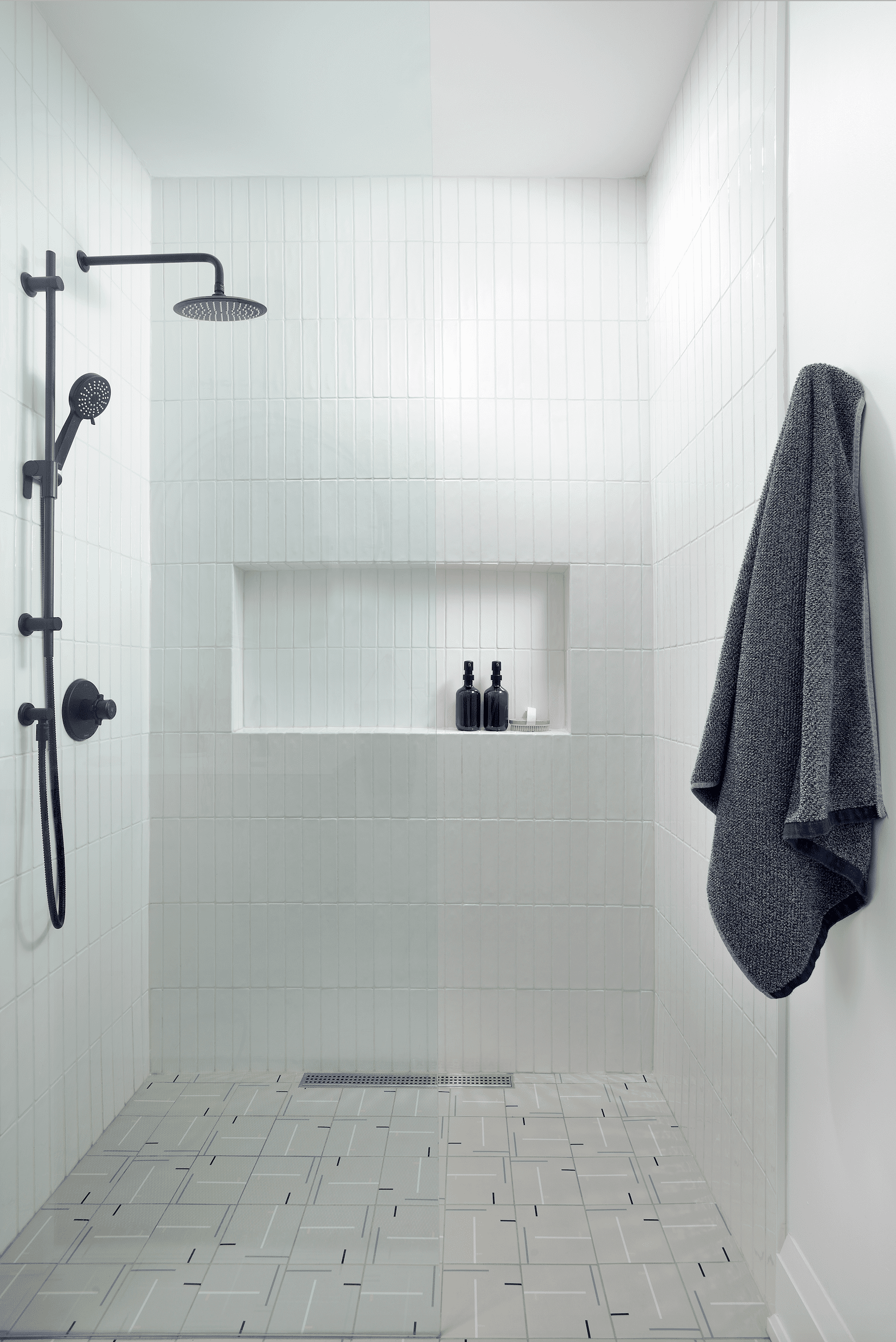 Use Aesthetic Shower Setup in Contemporary Style