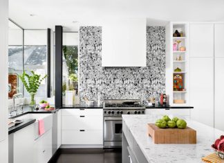 18 Delightful Kitchen Wallpaper Ideas for an Enjoyable Cooking Atmosphere