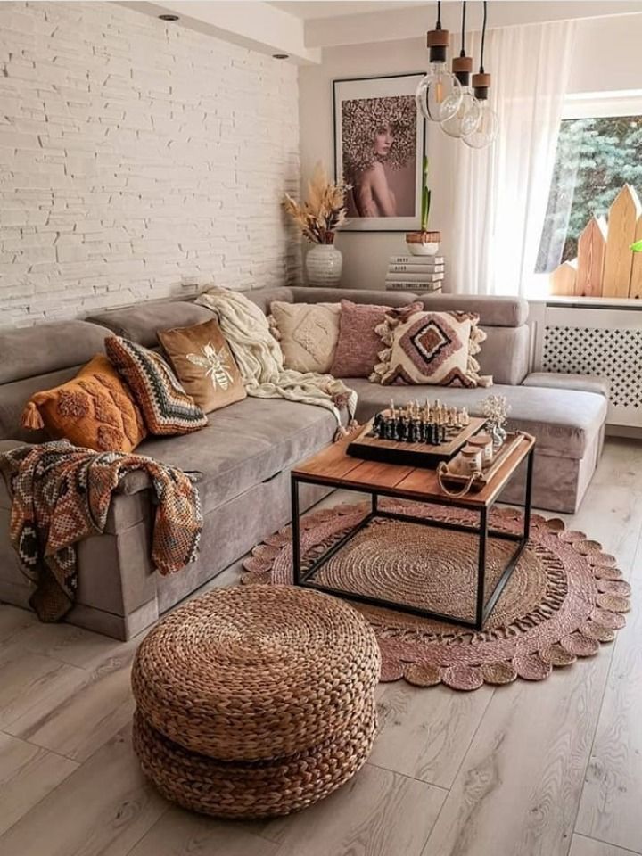 Natural Wicker Rug to Bring An Outdoor Atmosphere Inside The Room