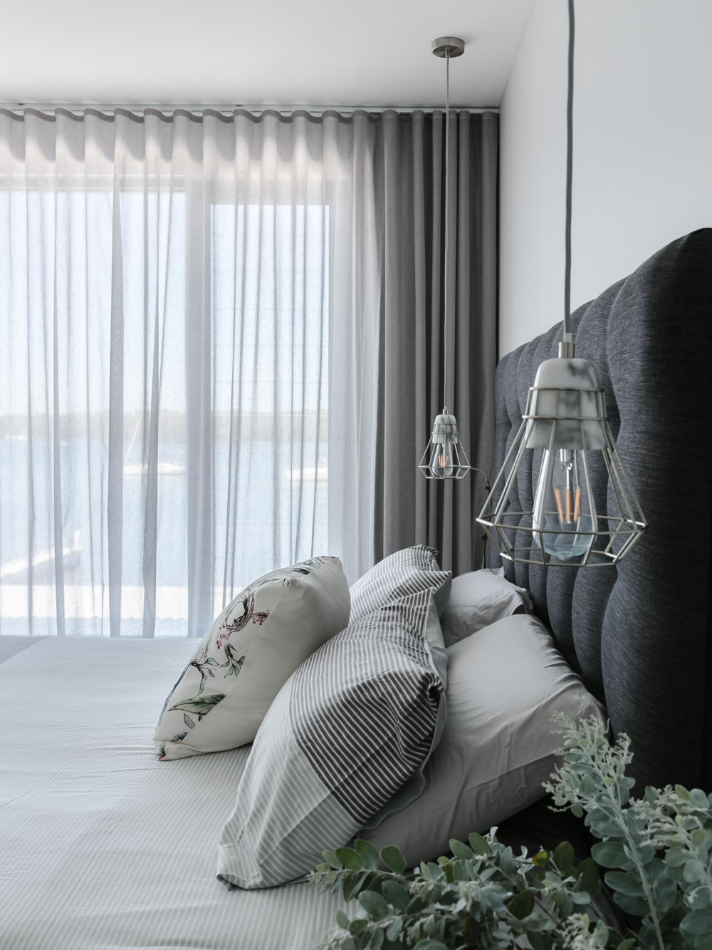 Grey Curtain and White Blind for A Luxurious Impression