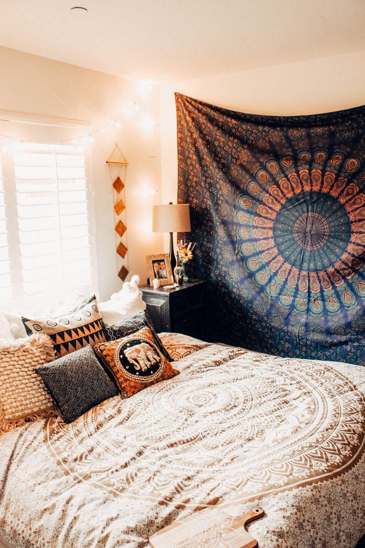An Aesthetic Navy Tapestry to Decorate Your Wall