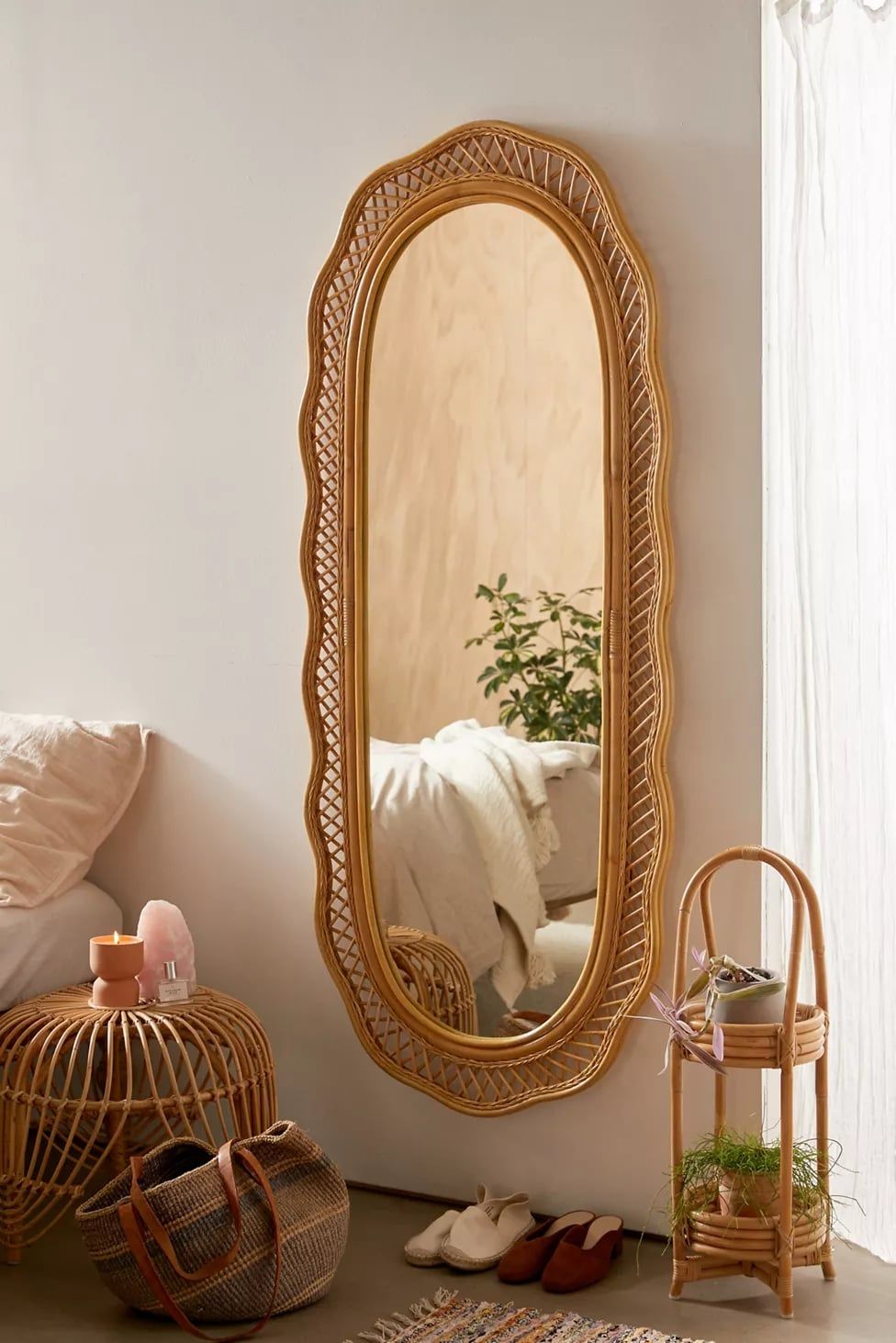 Rattan Mirror Frame to Incorporate Your Bedroom