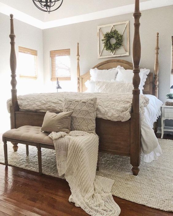 Carved Poles for Classic Bed Frame