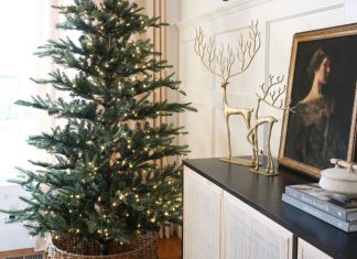 19 Christmas Wall Decoration Ideas to Bring Attractive Living Room Accents