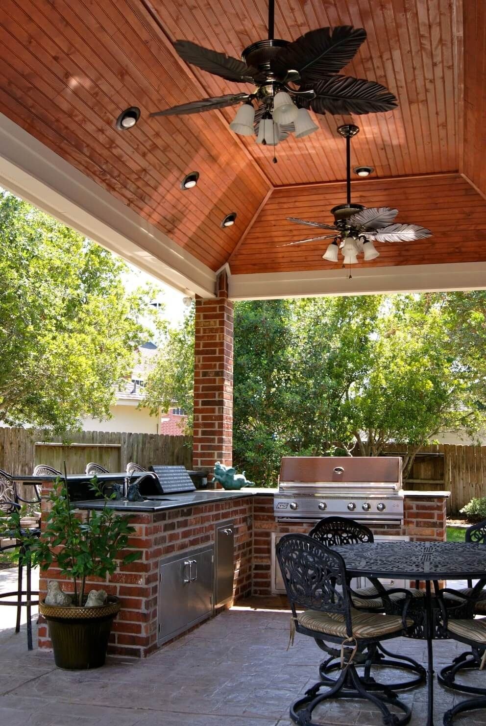 Outdoor Kitchen Idea with Brick Design