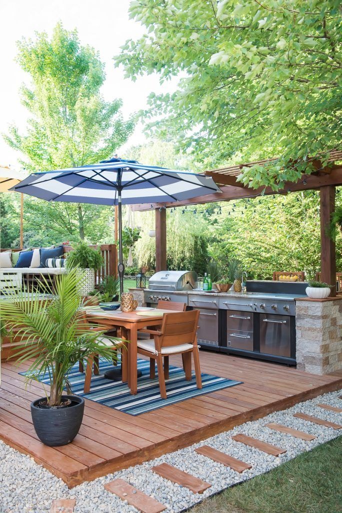 Amazing Outdoor Kitchen and Dining Room
