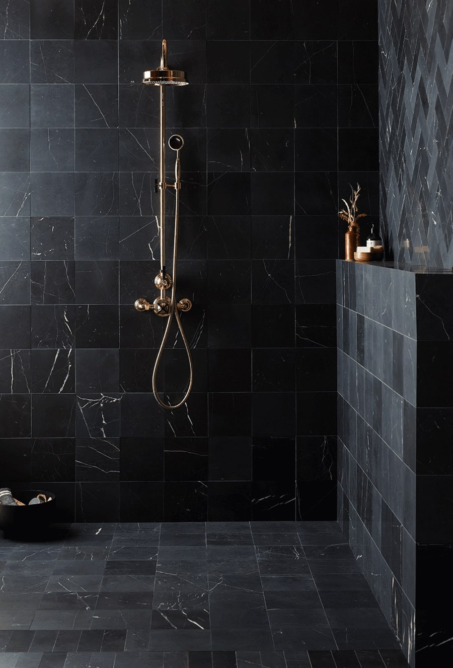 Black Tiles for an Elegant Shower Room