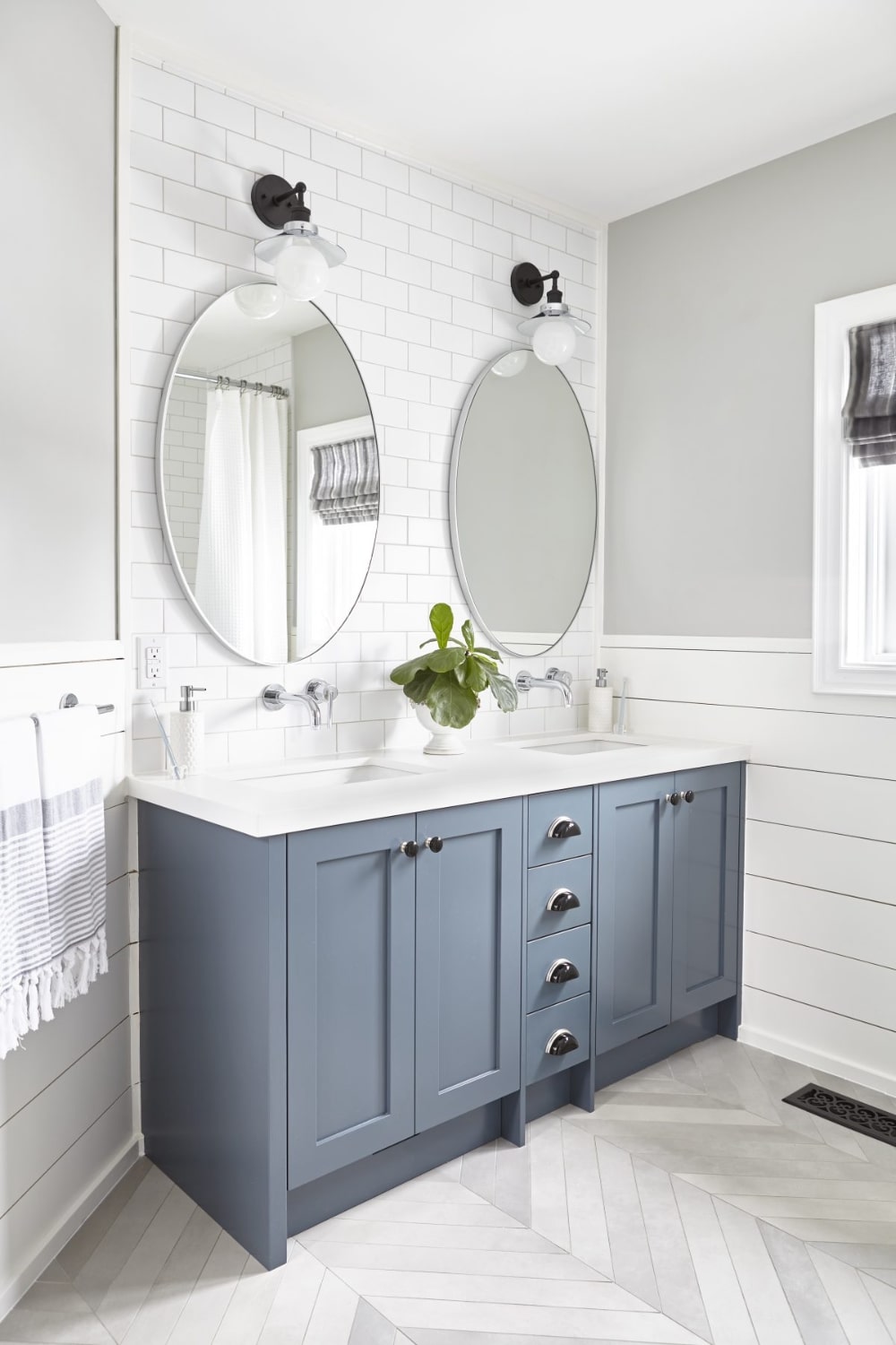 Twin Vanity to Decorate White Room