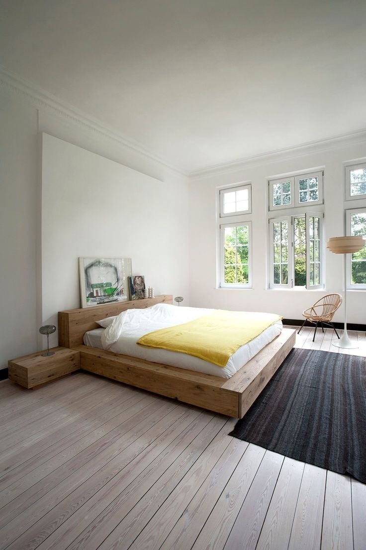 Low Profile Bedroom for A Spacious Room