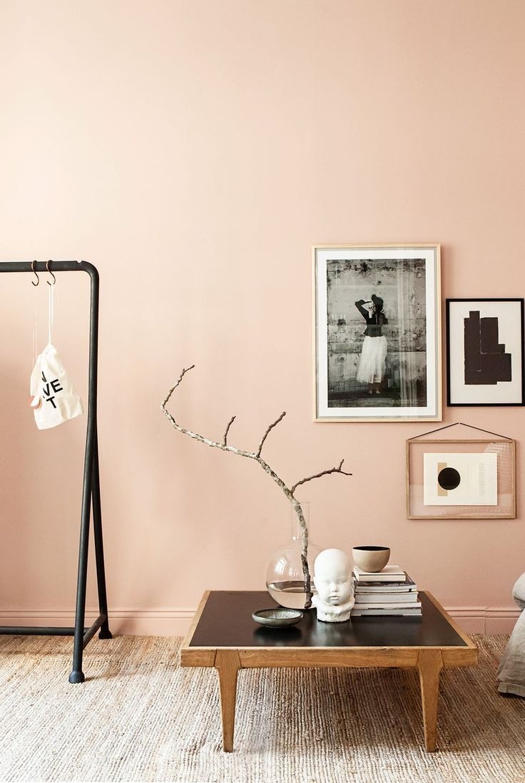 Using Peach Color for Cheerful Living Room