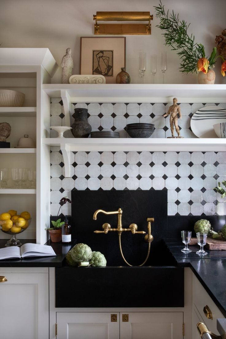 Black Countertop for An Elegant Design